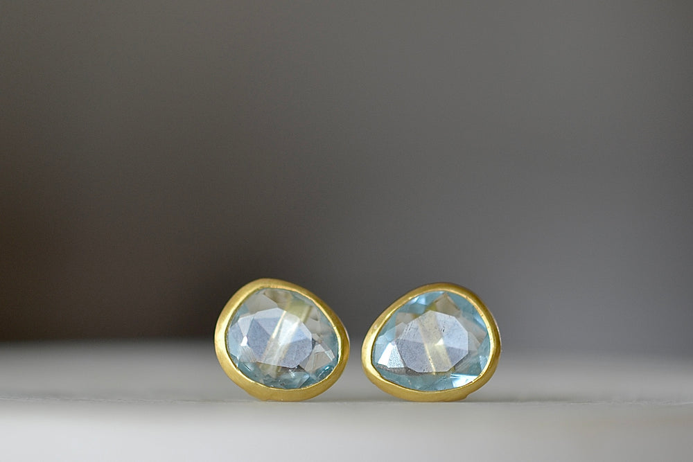 A new and smaller version of Pippa Small Classic Stud studs earrings in aquamarine and 18k yellow gold.