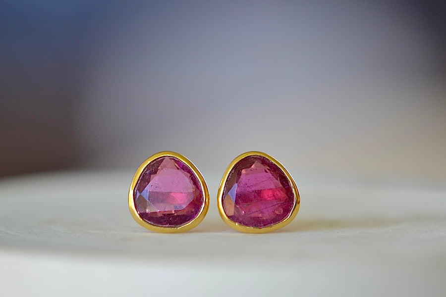 Pippa Small Classic Stud studs earrings in Pink Tourmaline and 18k yellow gold.