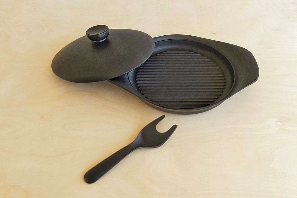 Nambu Iron Grill Pan (with Lid and Handle) Designed by Sori Yanagi