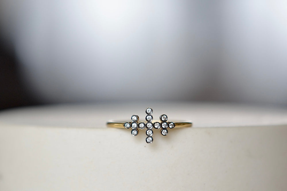 Three Lines Constellation Ring by Yannis Sergakis is Fifteen bezel set and rhodium plated round cut diamonds are set in a constellation of lines on a gold band in 18k gold. Utilizing a traditional Greek method to forge metal and stone, Yannis Sergakis created a modern take calling it the Pétale collection which is made out of gold, rhodium plated round diamonds and architectural designs meant to be worn everyday.  Handmade in Athens, Greece. Charnières collection.