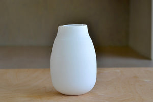 Vase with neck "C" by Lilith Rocket in porcelain.