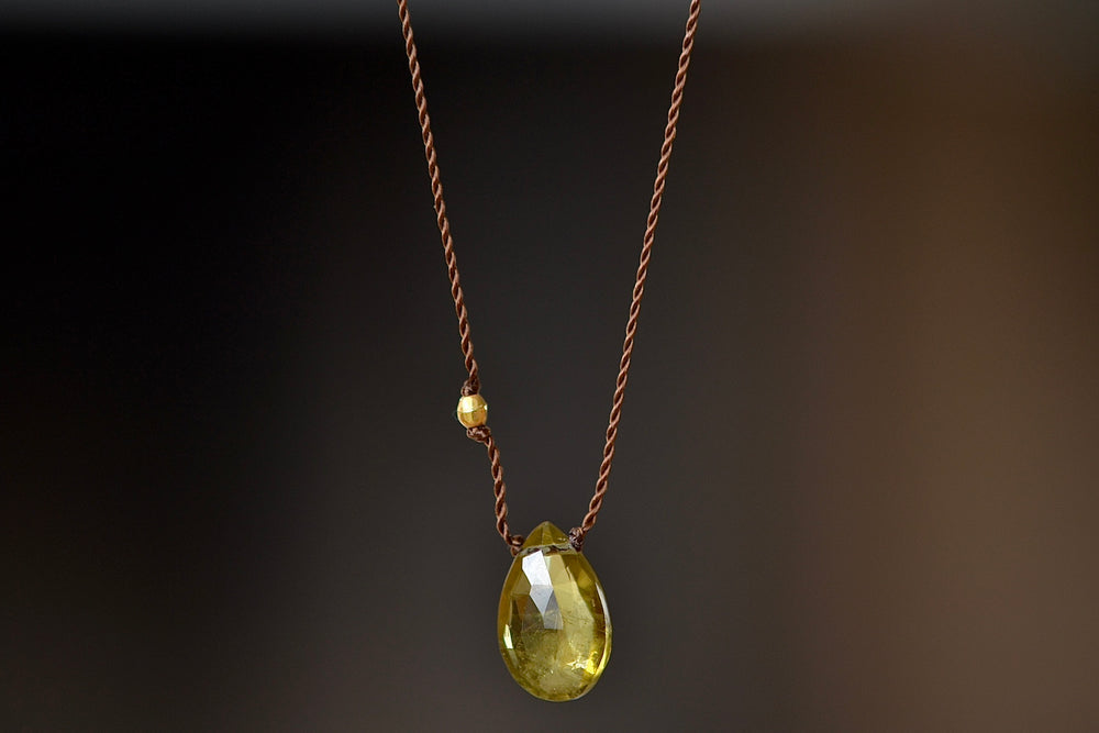 
            
                Load image into Gallery viewer, Yellow Tourmaline necklace with 18k bead.
            
        