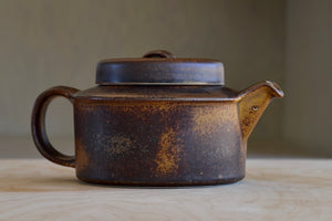 
            
                Load image into Gallery viewer, Side view of Vintage Arabia Finland &amp;quot;Ruska&amp;quot; Teapot is a vintage teapot in  brown matte glaze with lid and large infuser in excellent shape.  Designed for Arabia by Ulla Procopé in Finland. 
            
        