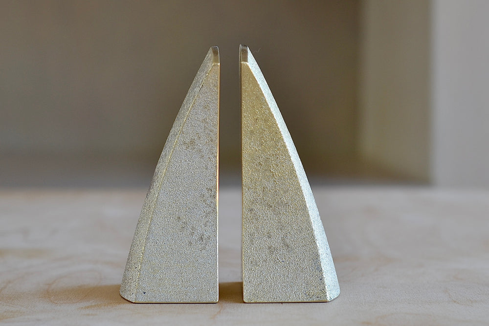 
            
                Load image into Gallery viewer, Alternate view of Japanese Brass Bookends made in Toyama.
            
        