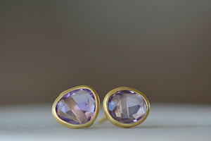 
            
                Load image into Gallery viewer, A new and smaller version of Pippa Small Classic Stud studs earrings in amethyst and 18k yellow gold.
            
        