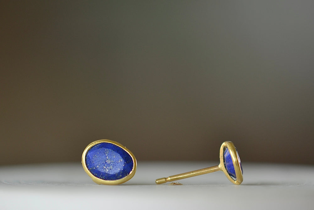 Alternate view of a new and smaller version of Pippa Small Classic Stud studs earrings in lapis and 18k yellow gold.
