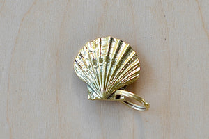 5663 polished brass keyring key holder in seashell by Werkstaette Carl Aubock.