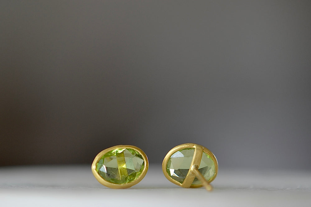 Front and back view of peridot classic studs by Pippa Small.