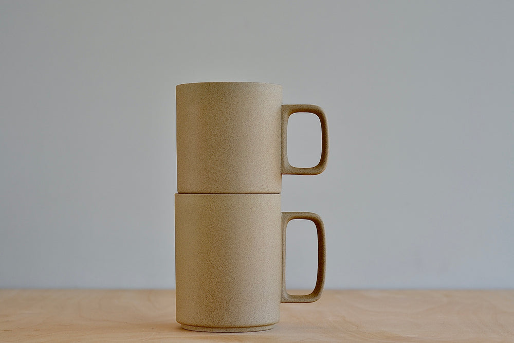 
            
                Load image into Gallery viewer, Hasami Medium and Large Mug 20 and 21 in Natural porcelain stacked..
            
        