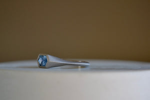 
            
                Load image into Gallery viewer, Side view of Sapphire Signet in Platinum by Elizabeth Street.
            
        