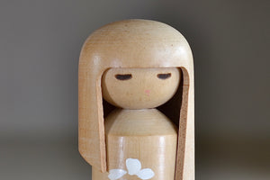 Close up of VINTAGE ARTISAN Japanese KOKESHI doll by Miyajima Muhitsu.