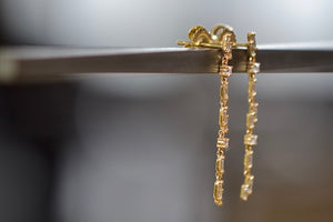 
            
                Load image into Gallery viewer, Side view of Linear Drop Earrings designed by Suzanne Kalan.
            
        