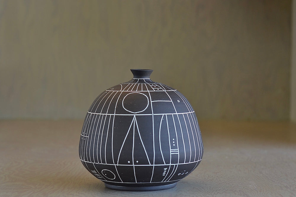 One more of the patterns on Heather's Scribe vase.