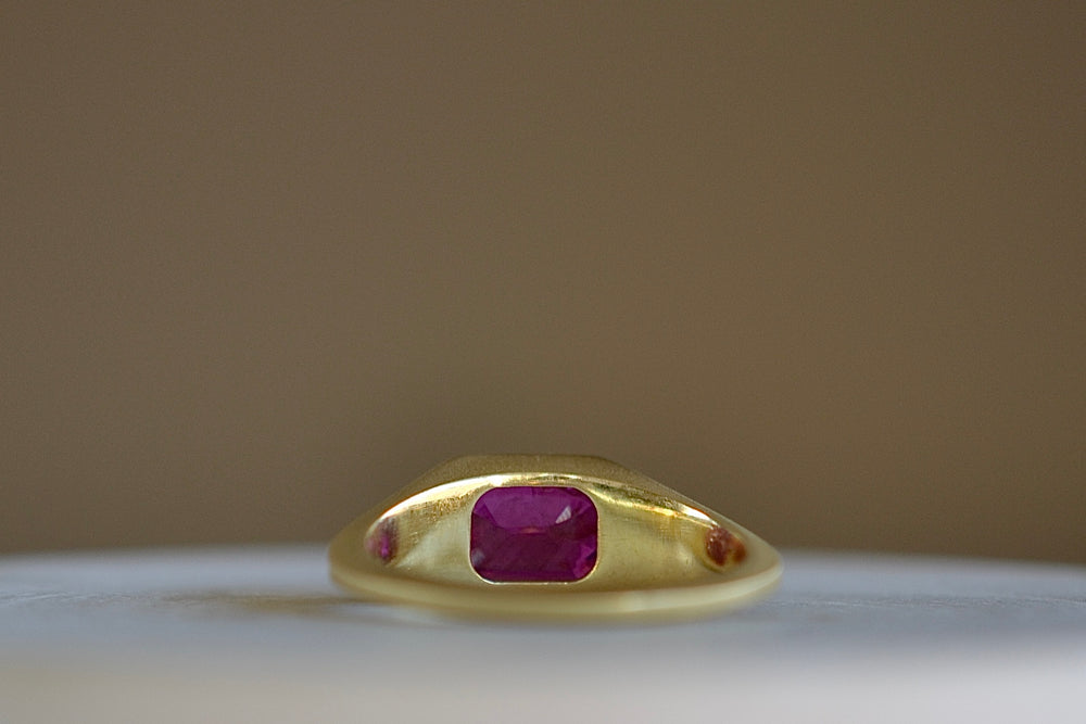 
            
                Load image into Gallery viewer, Alternate view of Ruby Signet by Elizabeth Street in size 7 with tapered matte 18k gold band.
            
        