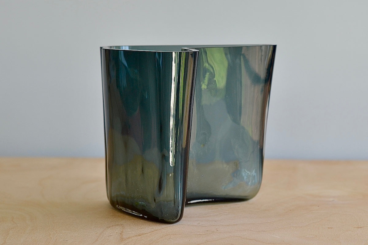 Alvar Aalto Vase Boomerang in Dark Grey– OK Fine Furniture