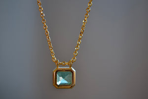 
            
                Load image into Gallery viewer, Back view of Duo Bale Emerald Necklace by Elizabeth Street Jewelry.
            
        
