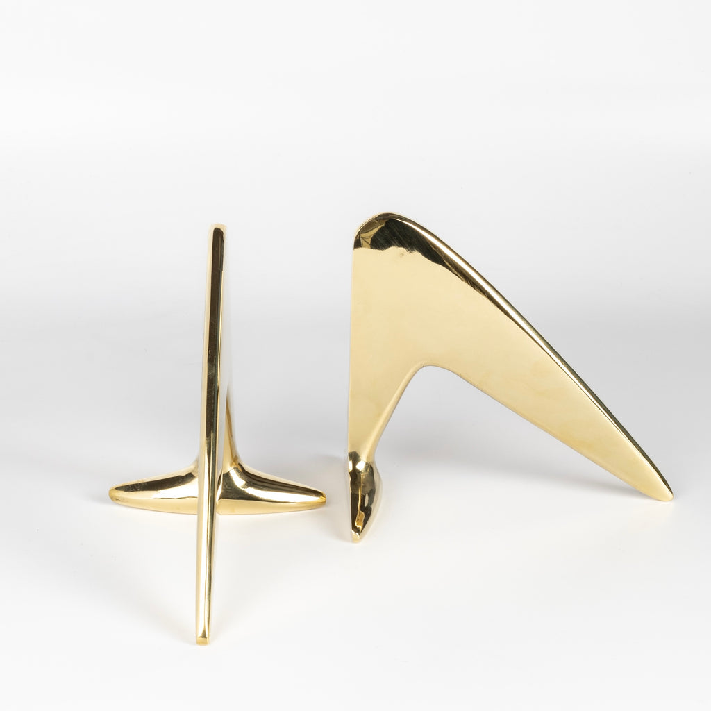Alternative angle of Aubock Bookends 4630 Hook in polished brass. 