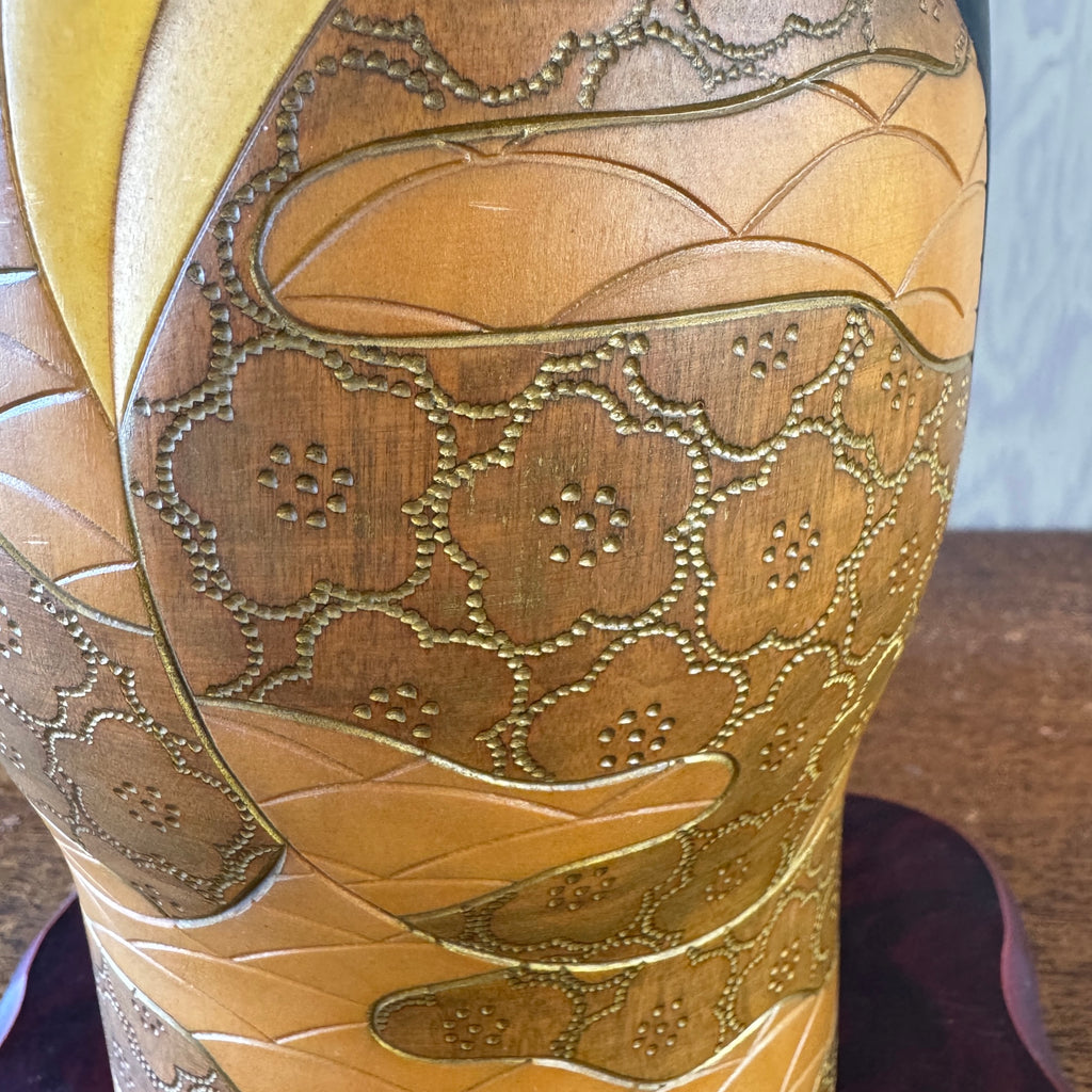 Close up of hand carved and painted kimono pattern on Vintage "Hana Kasumi" is a beautiful Sosaku Kokeshi by master Yoshida Takashi. 
