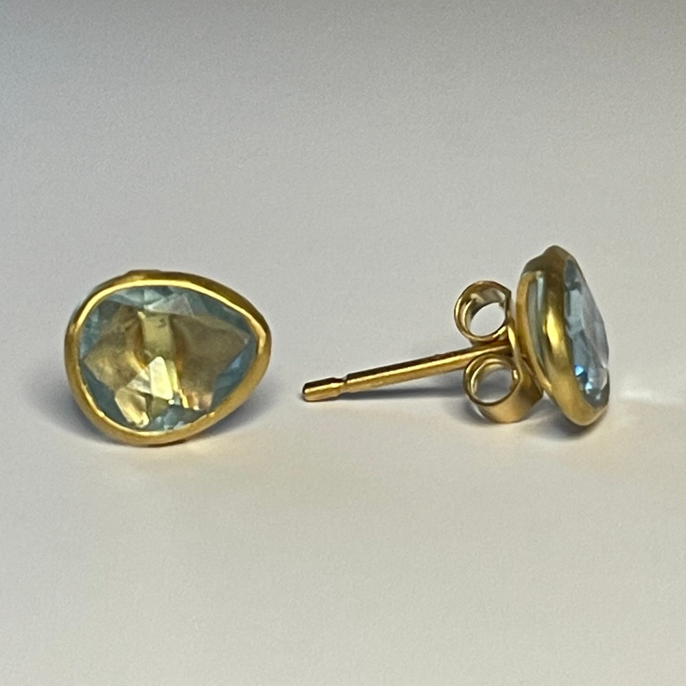 
            
                Load image into Gallery viewer, Aquamarine classic studs on white background.
            
        