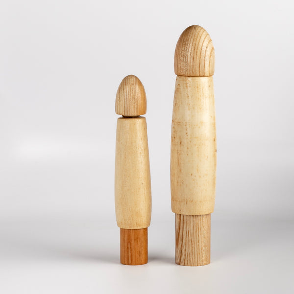 Back of A pair of Sosaku Kokeshi by well known woodworker Shido Shozan (1932-1995), winner of Prime Minister's Prize in 1962. 