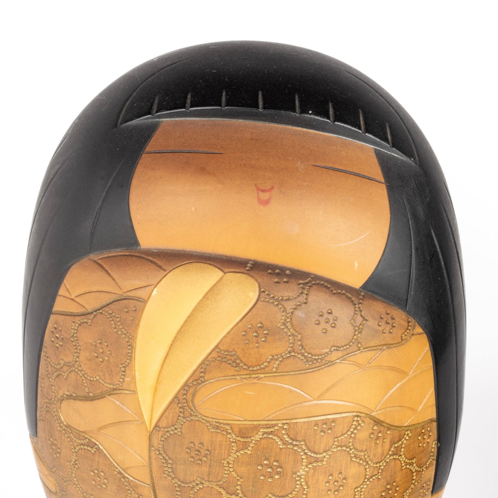 Close up of face of Vintage "Hana Kasumi" is a beautiful Sosaku Kokeshi by master Yoshida Takashi available at OK.