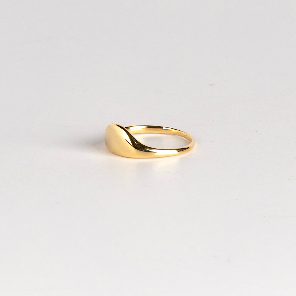 Side View of Half Moon Grace Reflection signet ring by Makiko Wakita. Unisex. Size 5 in stock.