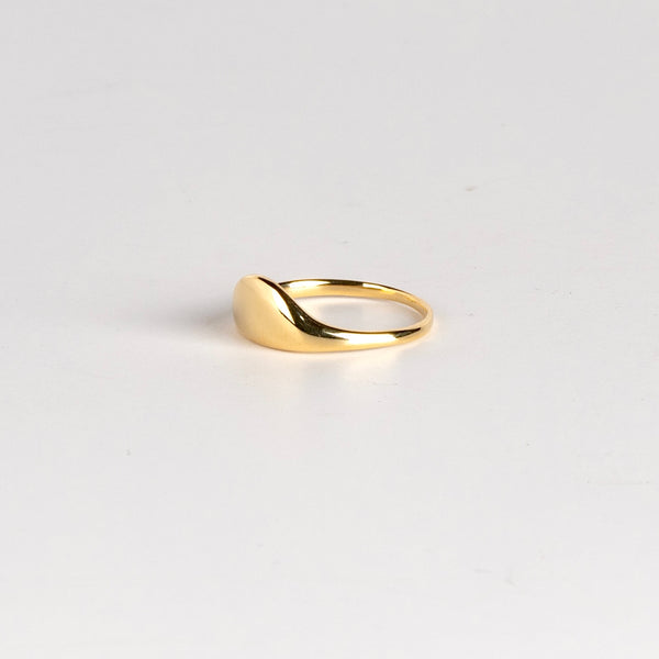 Side View of Half Moon Grace Reflection signet ring by Makiko Wakita. Unisex. Size 5 in stock.