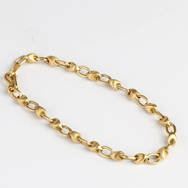 Marian Maurer Pebble Chain Bracelet is a smooth link bracelet in 18k recycled yellow gold with satin finish and in 18k yellow gold with satin finish with hook and eye closure with a safety.