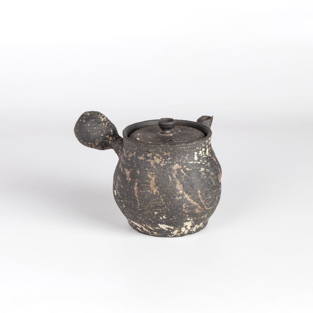 Back of Kyusu teapot B by Muzuri Ware.