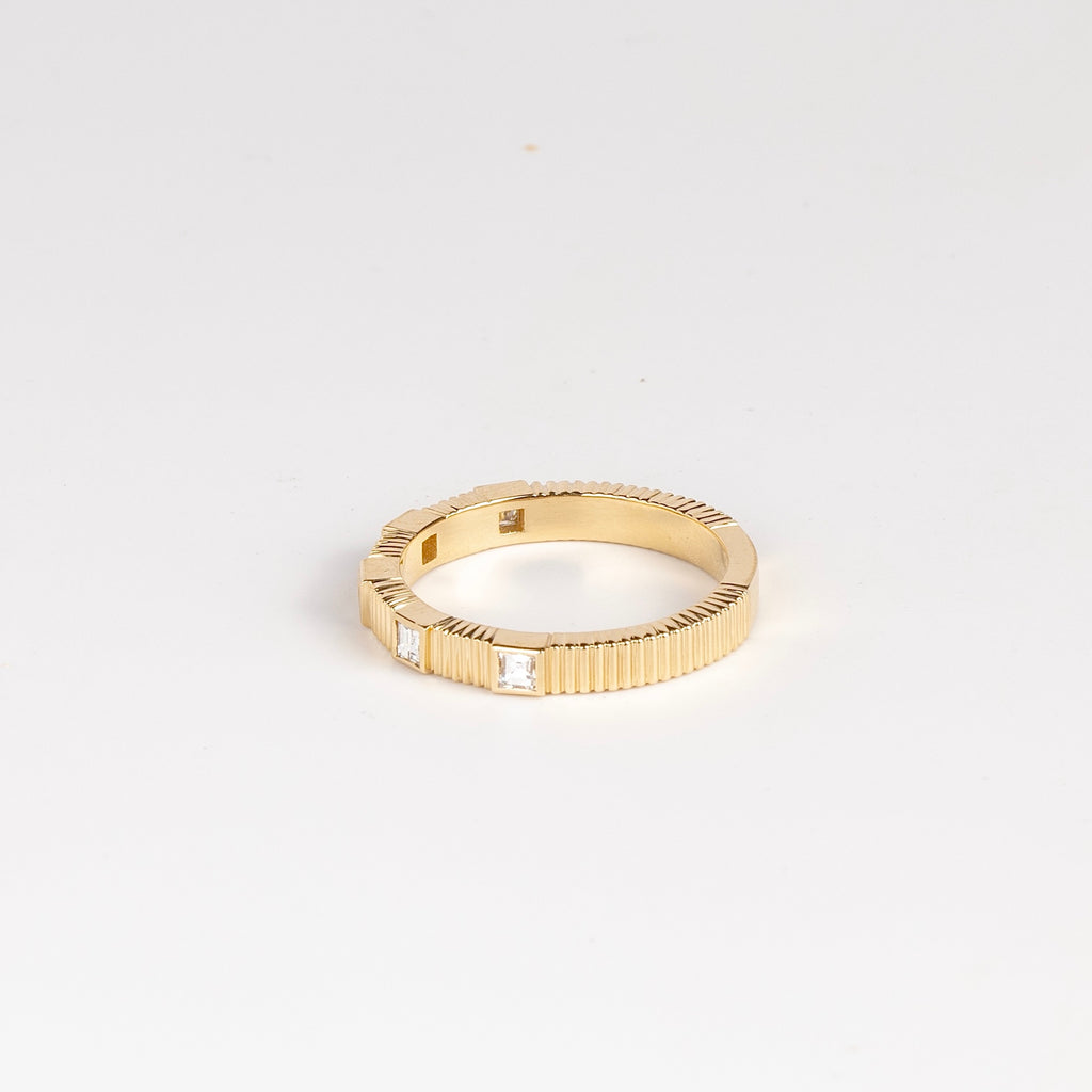 Side view of Pleated Five Stone Band Diamond Carre by Retrouvai.