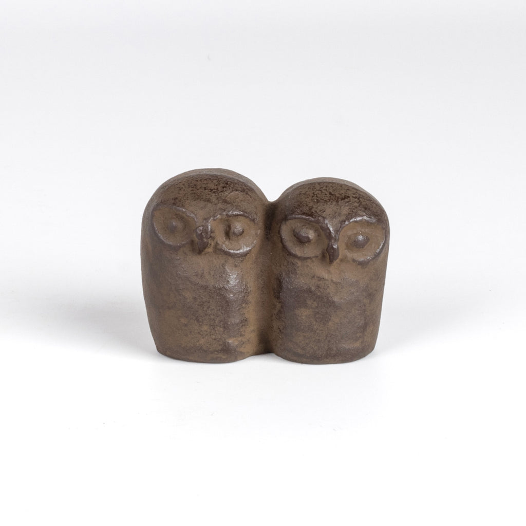 A cast Iron paperweight in the shape of two owls by Suzuki Morihisa. The Suzuki family, now in its 14th generation, started making Nambu Ironware in 1625. Made in Iwate, Japan.
