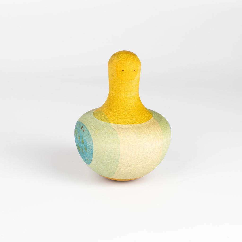 The Flowing yellow bird is a spin toy in wood from Grapat.