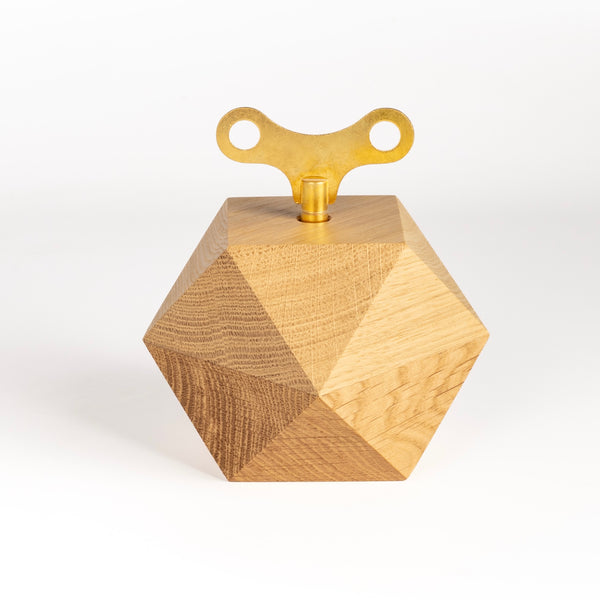 Diamond music box is designed by Jörg Adam and Dominik Harborth iplays a 2 minute excerpt from "Je te Veux" (I want you) by French Composer Erik Satie.