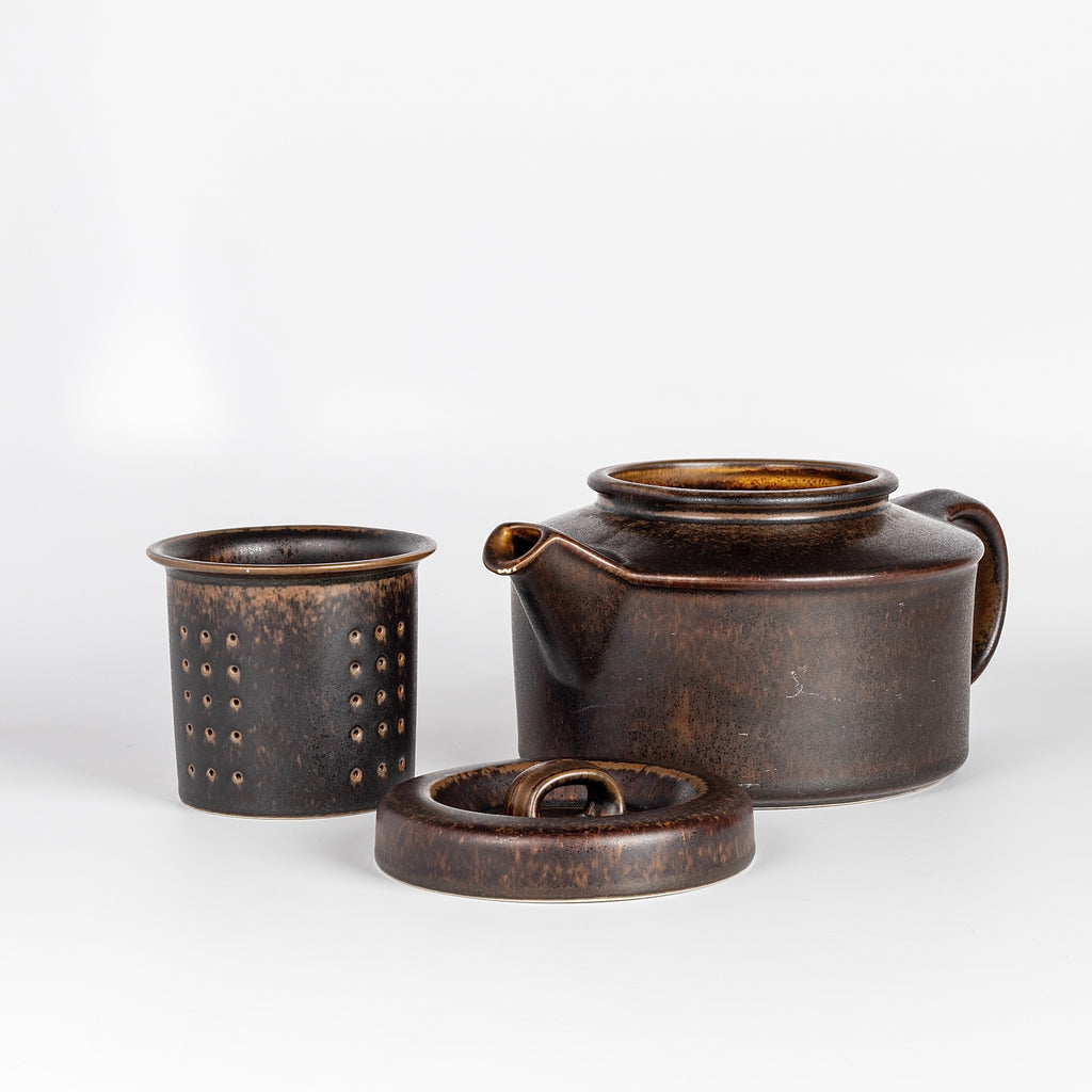 Ruska tea pot, lid and infuser.