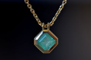 
            
                Load image into Gallery viewer, Close up of the Duo Bale Offset Emerald Necklace by Elizabeth Street Jewelry.
            
        