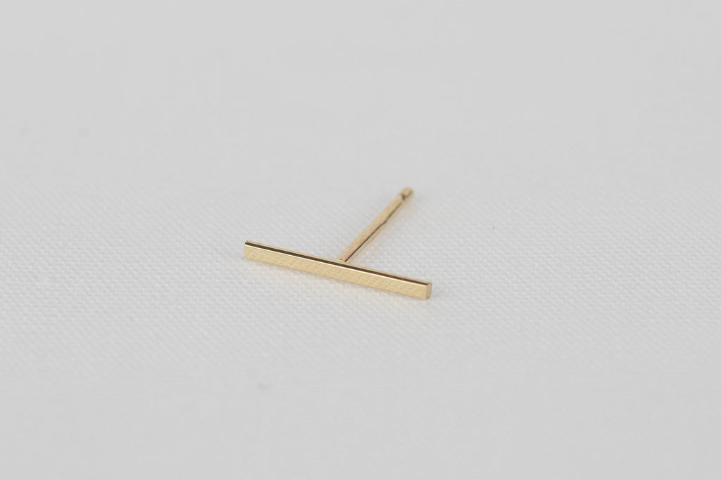 Kathleen Whitaker Staple Earring Bar 14k yellow gold | OK
