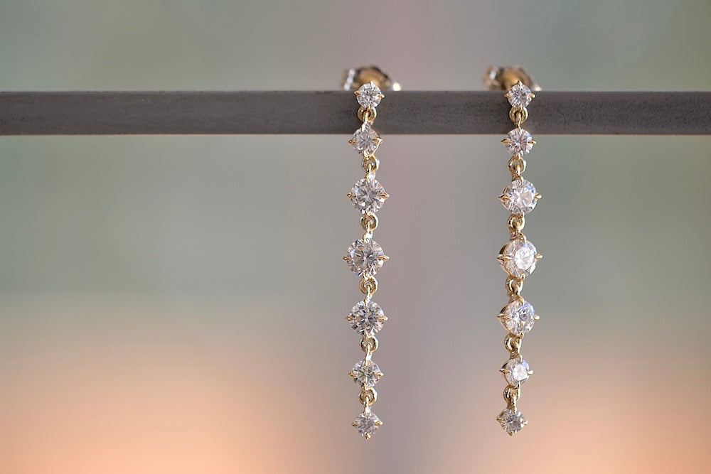 
            
                Load image into Gallery viewer, Éclat Seven Drop Earrings by Lizzie Mandler are comprised of seven (7) compass set white diamonds each with a chain in between on post closure in 18k gold.
            
        