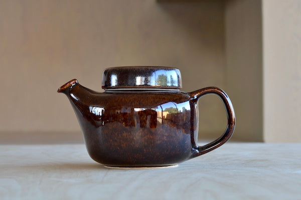 Vintage Arabia Finland "Mahonki" Teapot is a vintage teapot in deep mahogany brown gloss glaze with lid and large infuser in excellent shape.  Designed for Arabia by Ulla Procopé in 1960. Made in Finland. 
