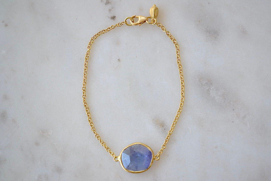 
            
                Load image into Gallery viewer, The Single Stone Bracelet designed by Pippa Small also known as the Light and Space bracelet is a single bezel set Tanzanite stone set inline on an 18k gold chain, accented with a gold bead, and secured with lobster clasp forms this bracelet. Handmade. 
            
        