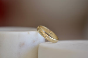 
            
                Load image into Gallery viewer, Kaylin Hertel Slim Petal Print Mand in Matte 14k yellow gold is a Slim version of Kaylin&amp;#39;s classic petal print band with hand carved petal motif that encircles the round profile band. Handmade in Los Angeles.
            
        