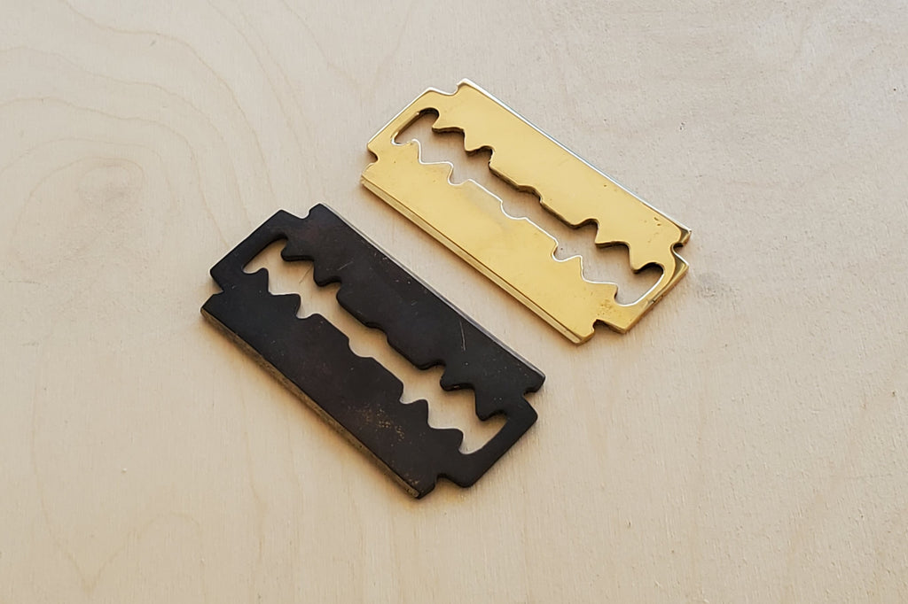 Aubock Paperweight Razorblade 5378