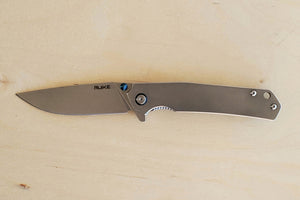 
            
                Load image into Gallery viewer, Stainless steel Pocket Knife - Ruike.
            
        