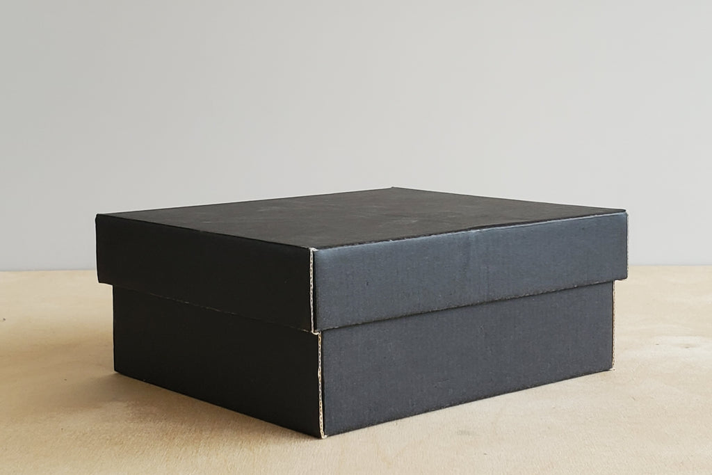 Set of 4 ceramic Japanese cups in a box.