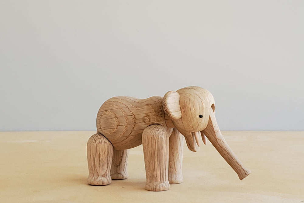 
            
                Load image into Gallery viewer, Kay Bojesen Elephants in wood small.
            
        