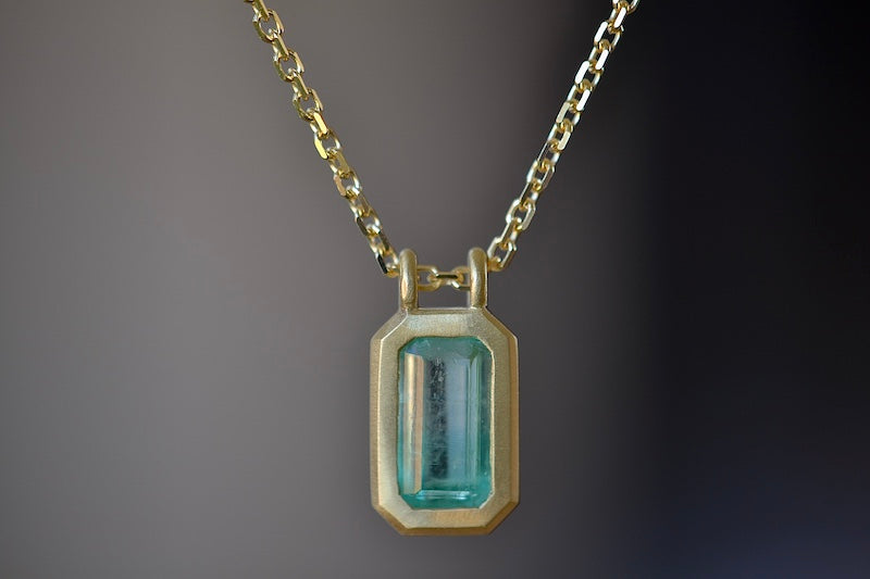
            
                Load image into Gallery viewer, Close up of the The Duo Bale Emerald Pendant Necklace by Elizabeth Street Jewelry. Handmade in Los Angeles.
            
        