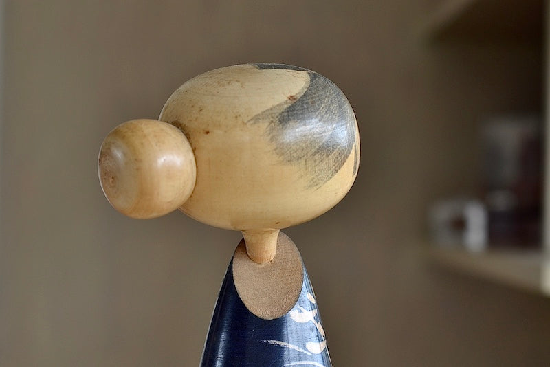 
            
                Load image into Gallery viewer, Lovely vintage artisan Kokeshi doll called Cicada&amp;#39;s Song by well known woodworker Sato Suigai back.
            
        