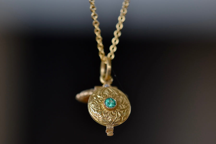 
            
                Load image into Gallery viewer, Alternative open view of Emerald Pendant Locket with pave diamonds by Arman Sarkisyan.
            
        