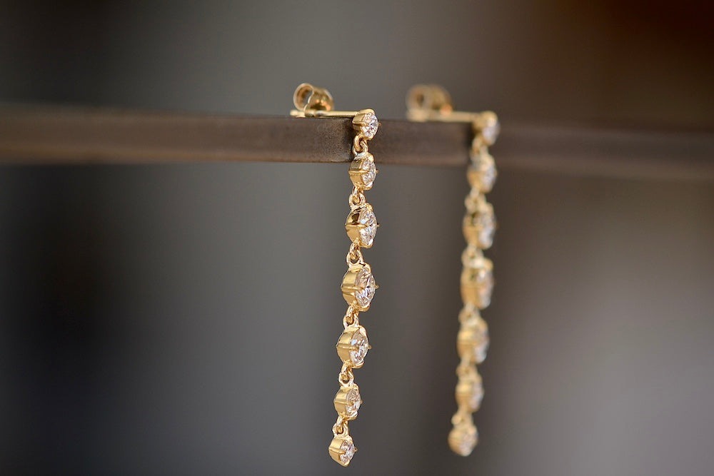 
            
                Load image into Gallery viewer, Éclat Seven Drop Earrings by Lizzie Mandler are comprised of seven (7) compass set white diamonds each with a chain in between on post closure in 18k gold.
            
        