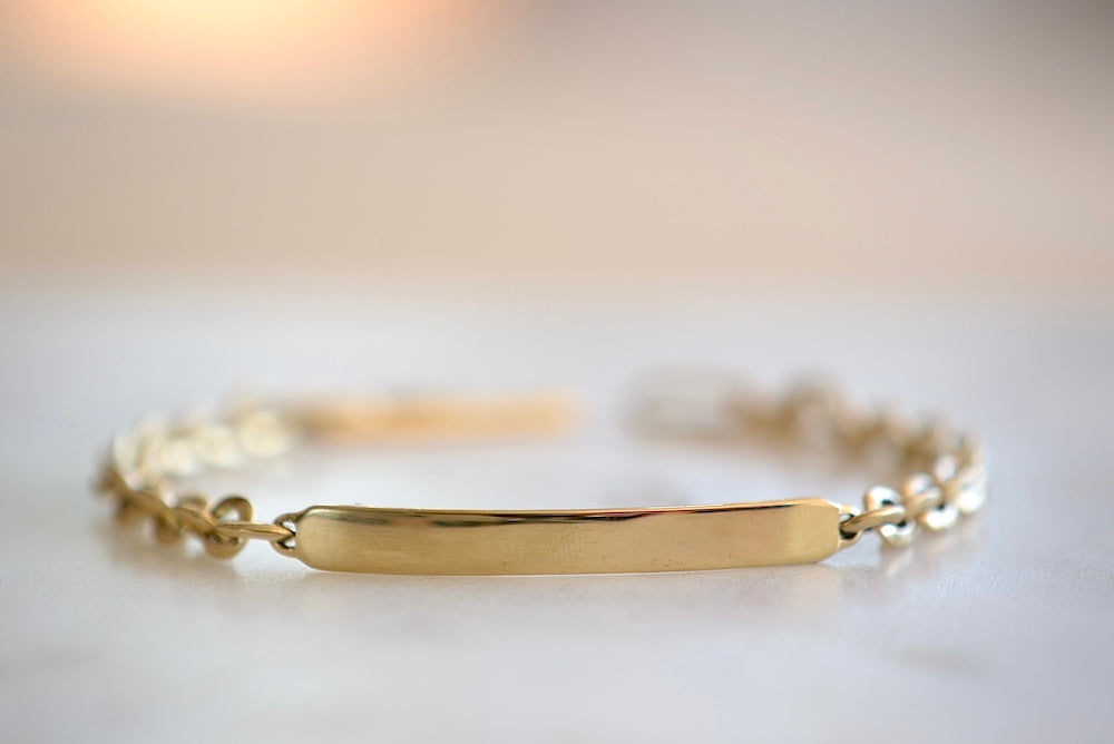 Lizzie Mandler Petite ID XS Knife Edge Oval Link Bracelet 18k yellow gold.