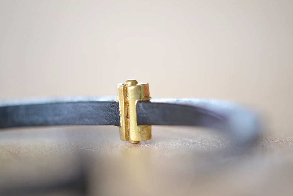 
            
                Load image into Gallery viewer, Pat Flynn Standard Women&amp;#39;s Plain Nail Bracelet Forged Blackened iron 18k gold hinge
            
        